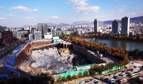 View of the Second Lotte World site in Songpa-gu, Seoul, November 12, 2010