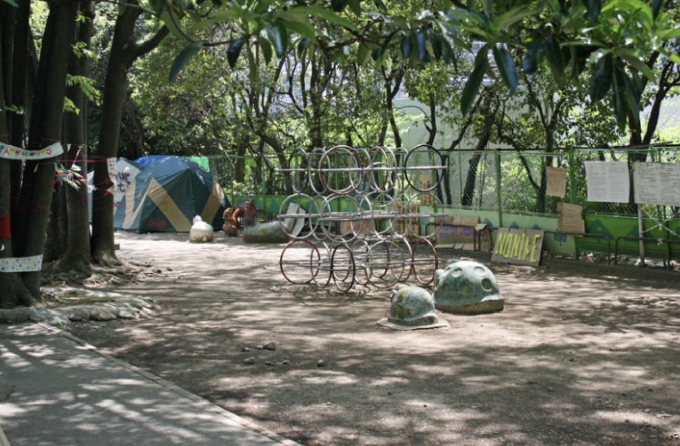 The neglected upper deck in the 2000s