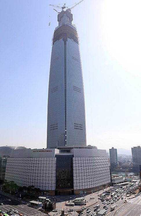 Lotte World Tower still under construction, 2015